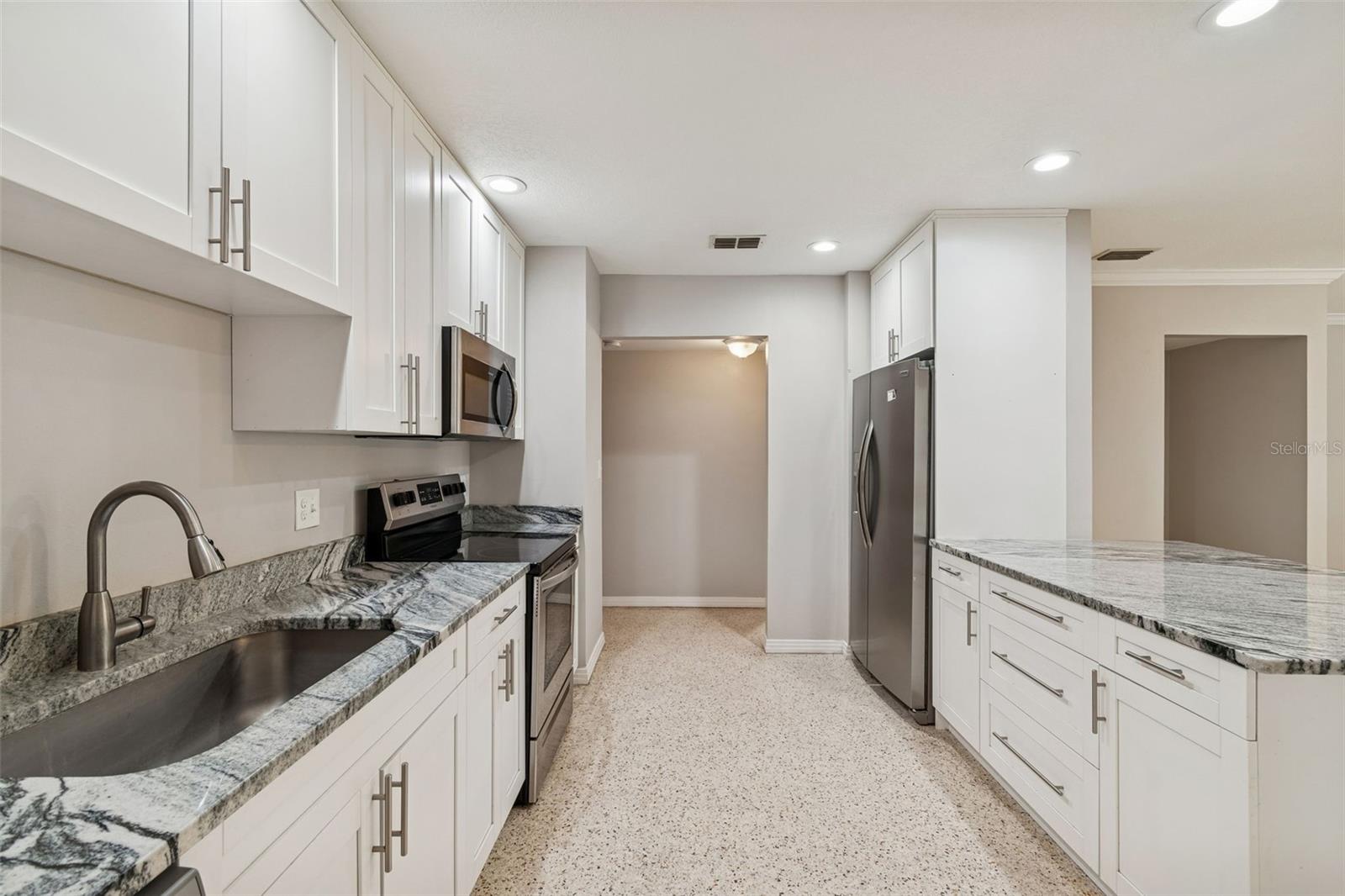 308 BRENTWOOD DR — photo 8