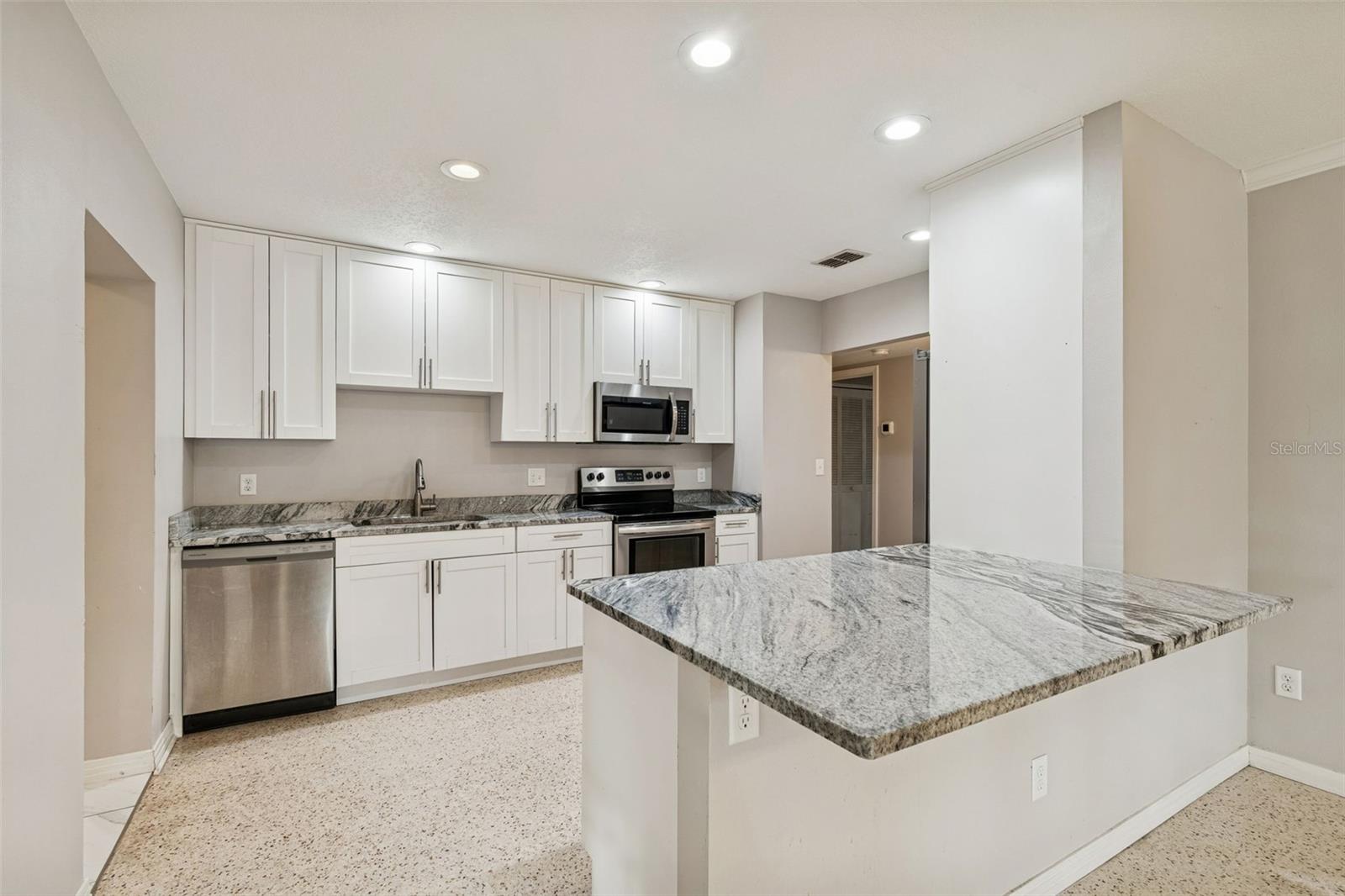 308 BRENTWOOD DR — photo 7