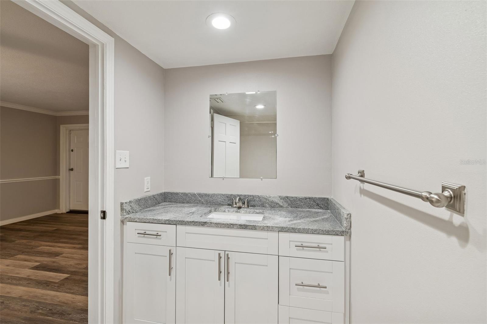 308 BRENTWOOD DR — photo 11