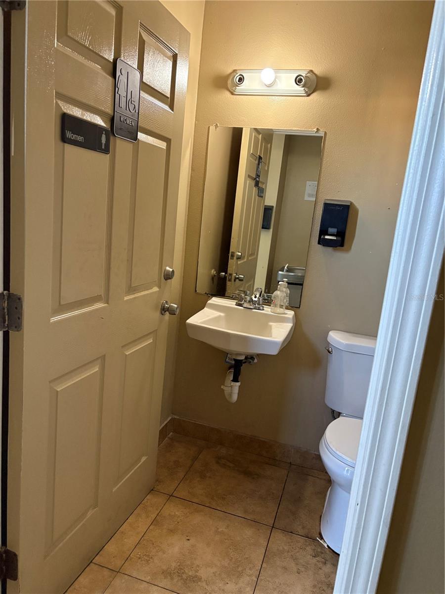 9212 LAZY LN — photo 16