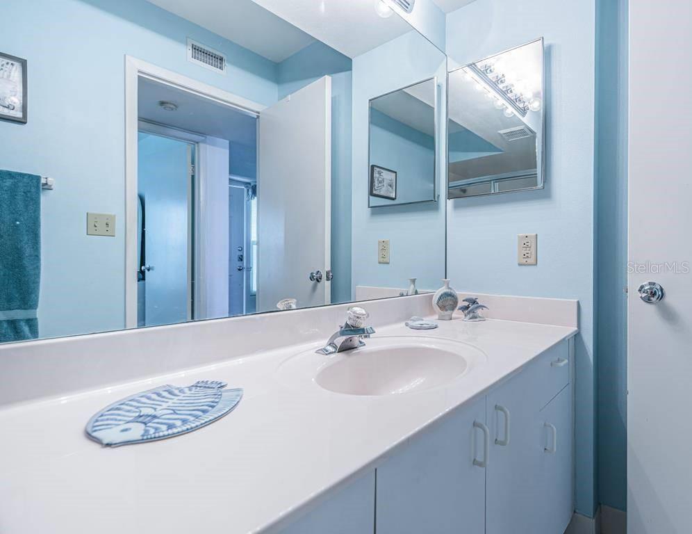 6001 BAHIA DEL MAR CIR #527 — photo 18