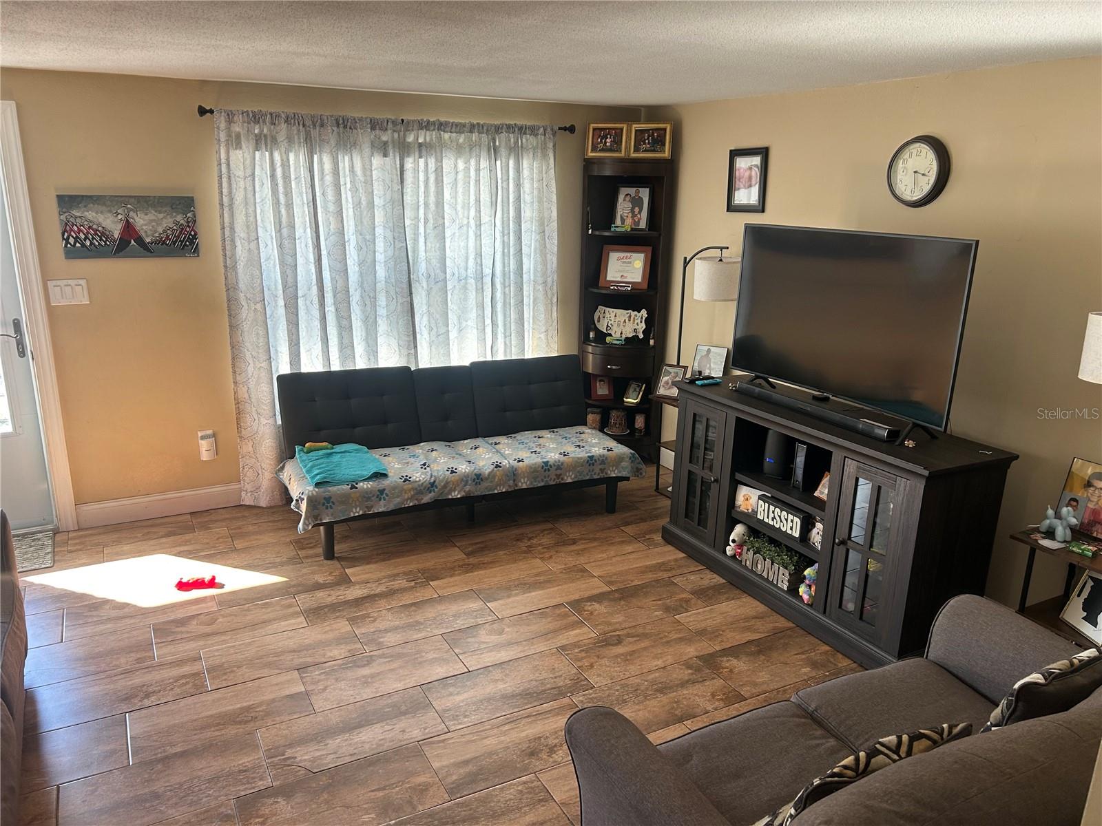 10824 INGLEWOOD AVE — photo 3