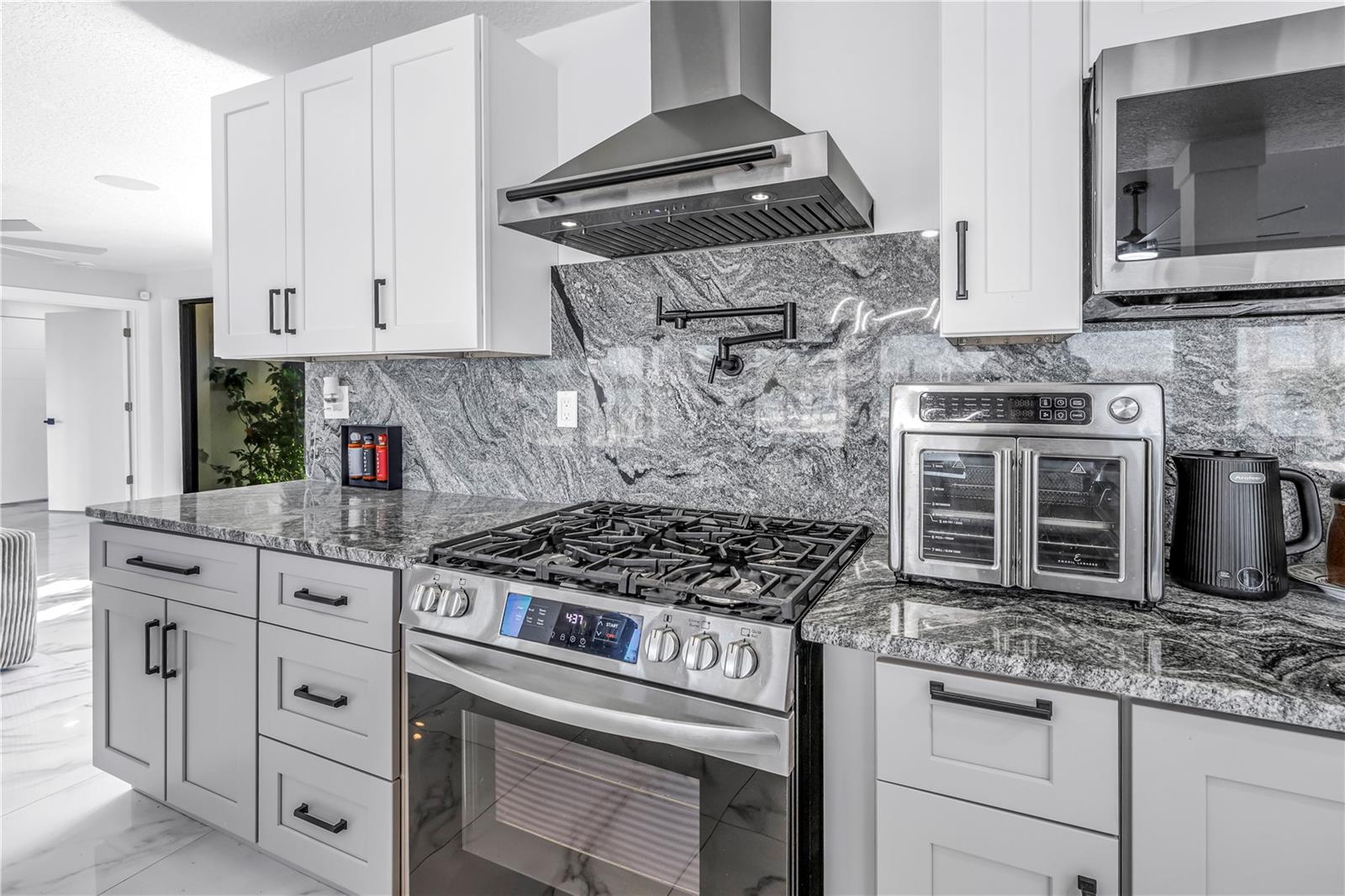 583 CRYSTAL DR — photo 22