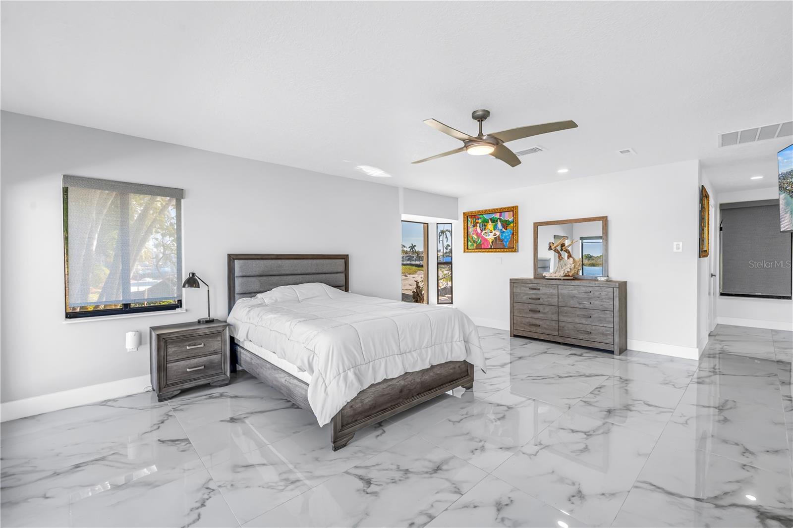 583 CRYSTAL DR — photo 32