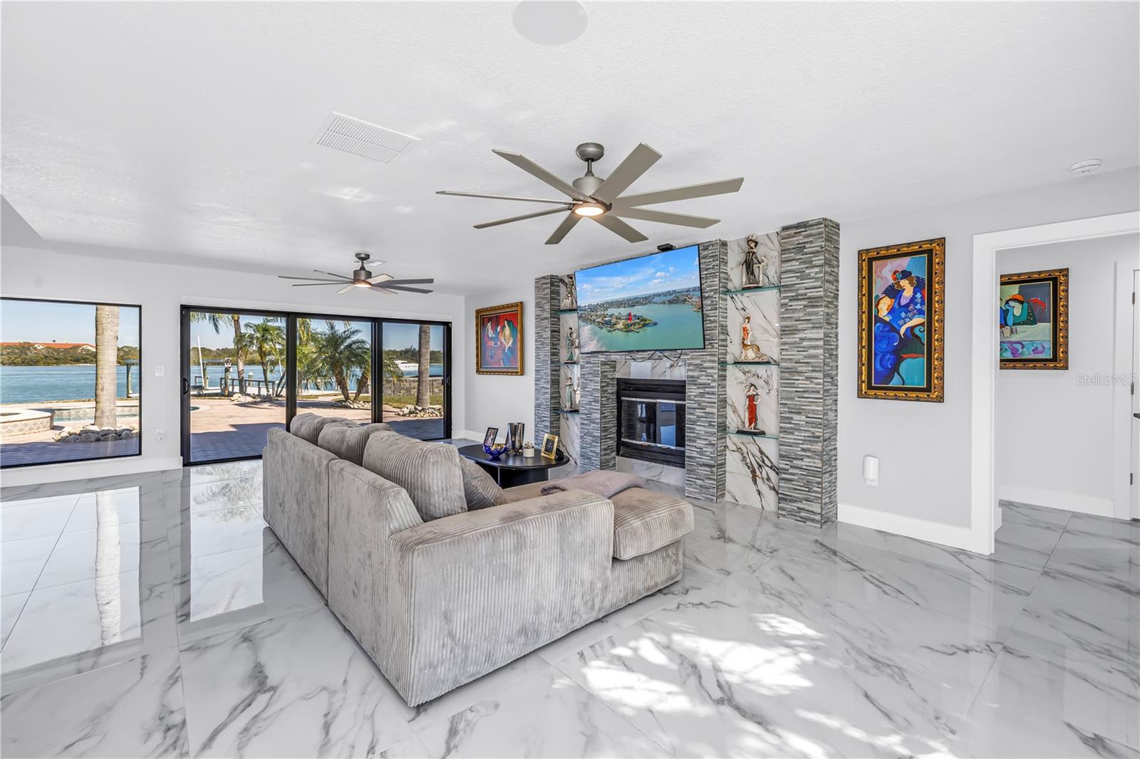 583 CRYSTAL DR — photo 3