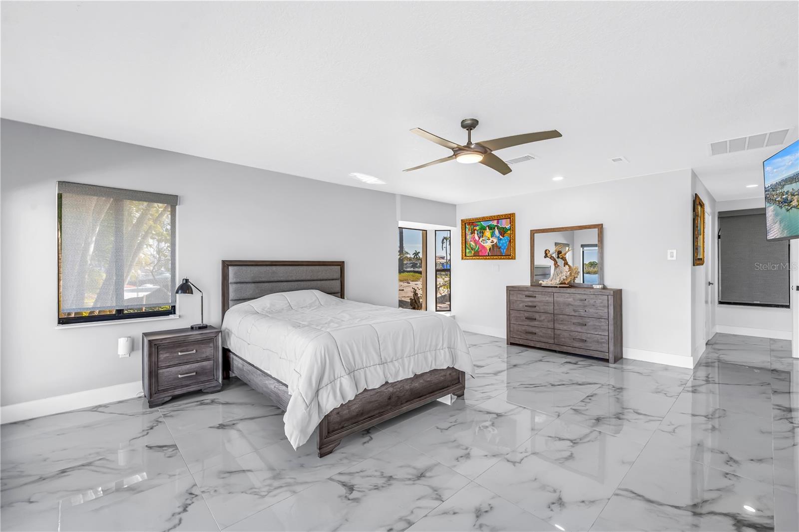 583 CRYSTAL DR — photo 34