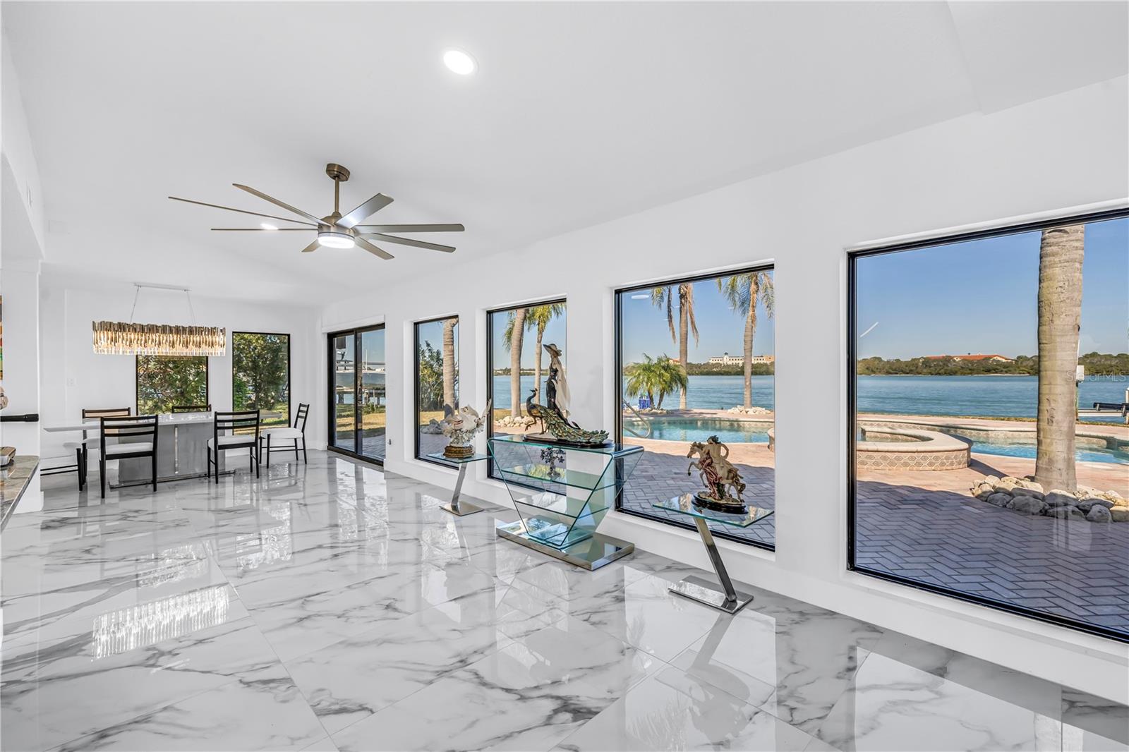 583 CRYSTAL DR — photo 4