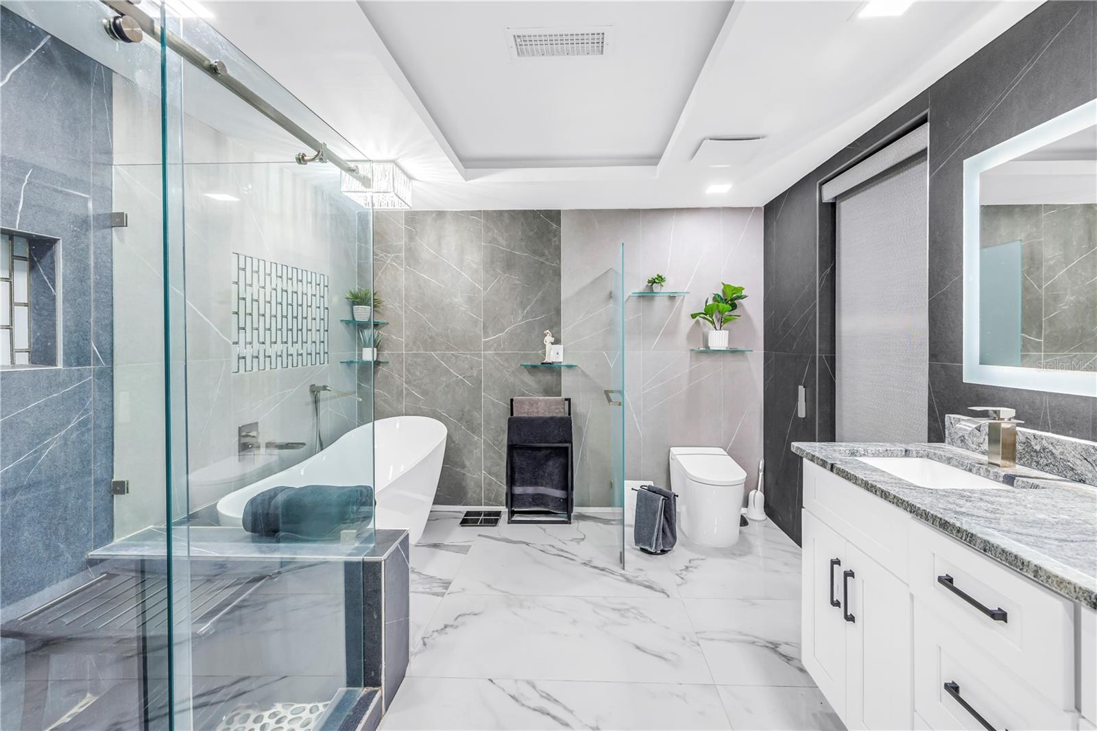 583 CRYSTAL DR — photo 10