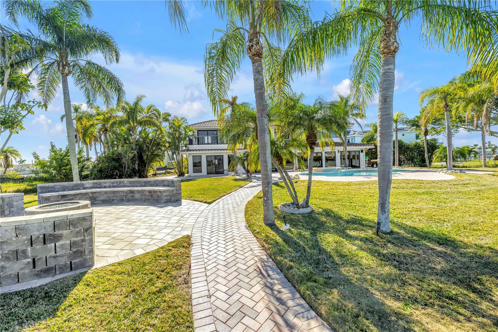 583 CRYSTAL DR — photo 68
