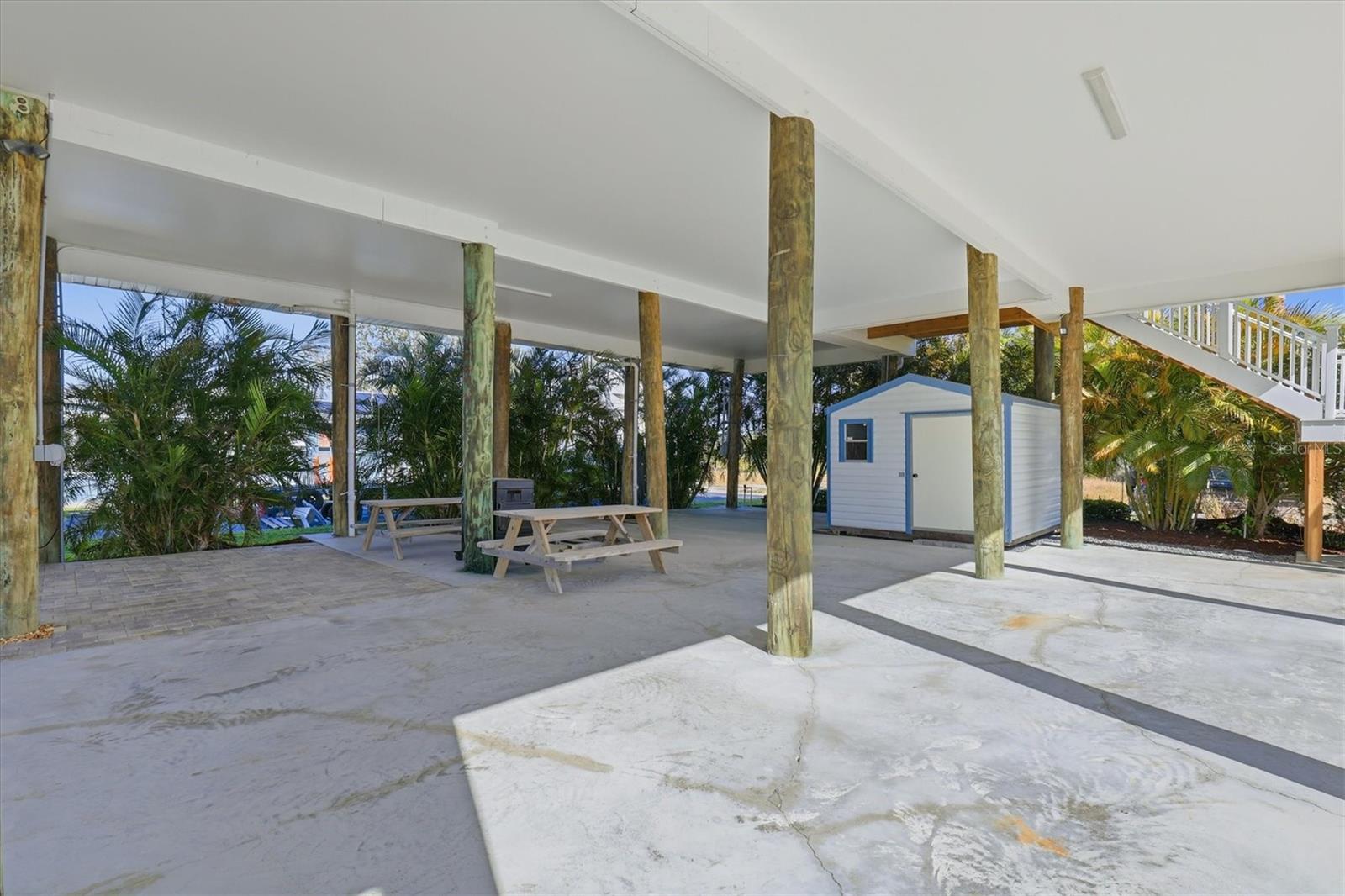 13875 HATCHER AVE — photo 32
