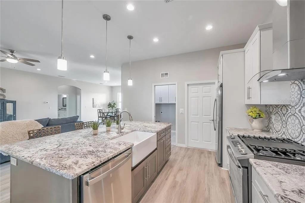 1215 ORANGE AVE — photo 3