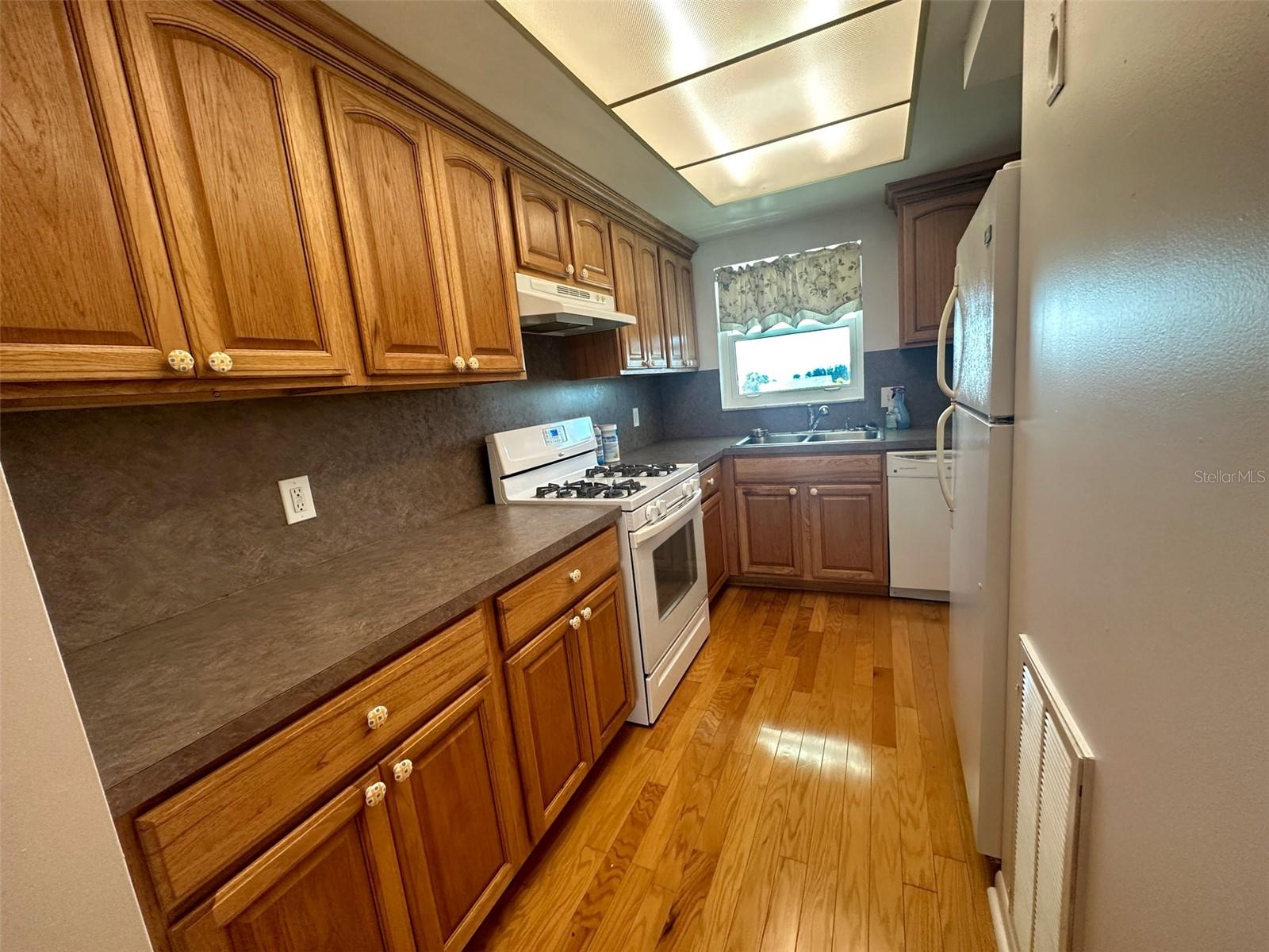 1819 SHORE DR S #307 — photo 6