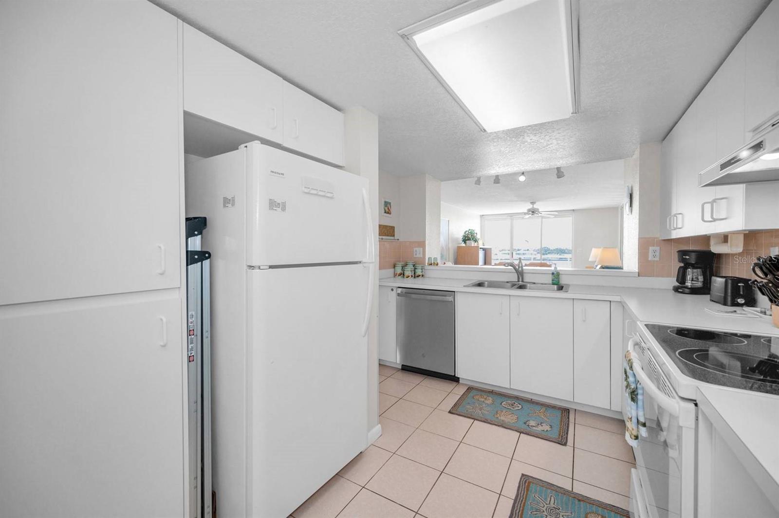6085 BAHIA DEL MAR CIR #467 — photo 4