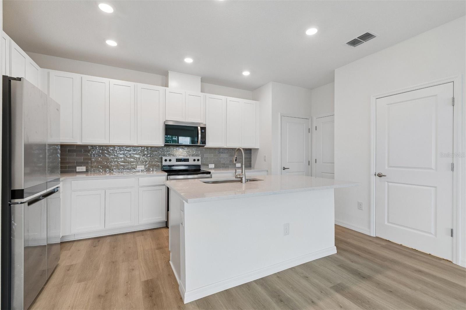 6341 JENSEN VIEW AVE — photo 3