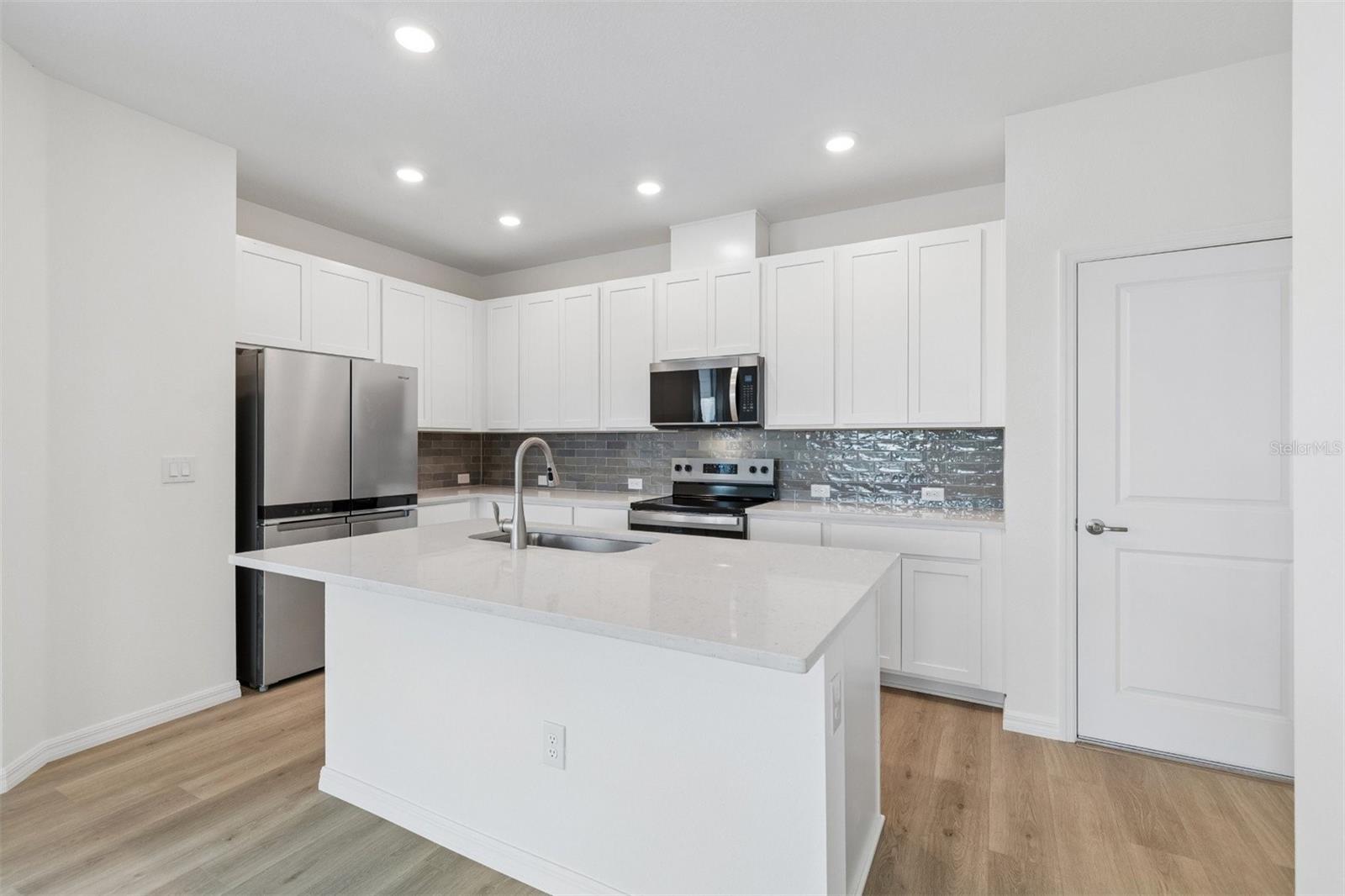 6341 JENSEN VIEW AVE — photo 5