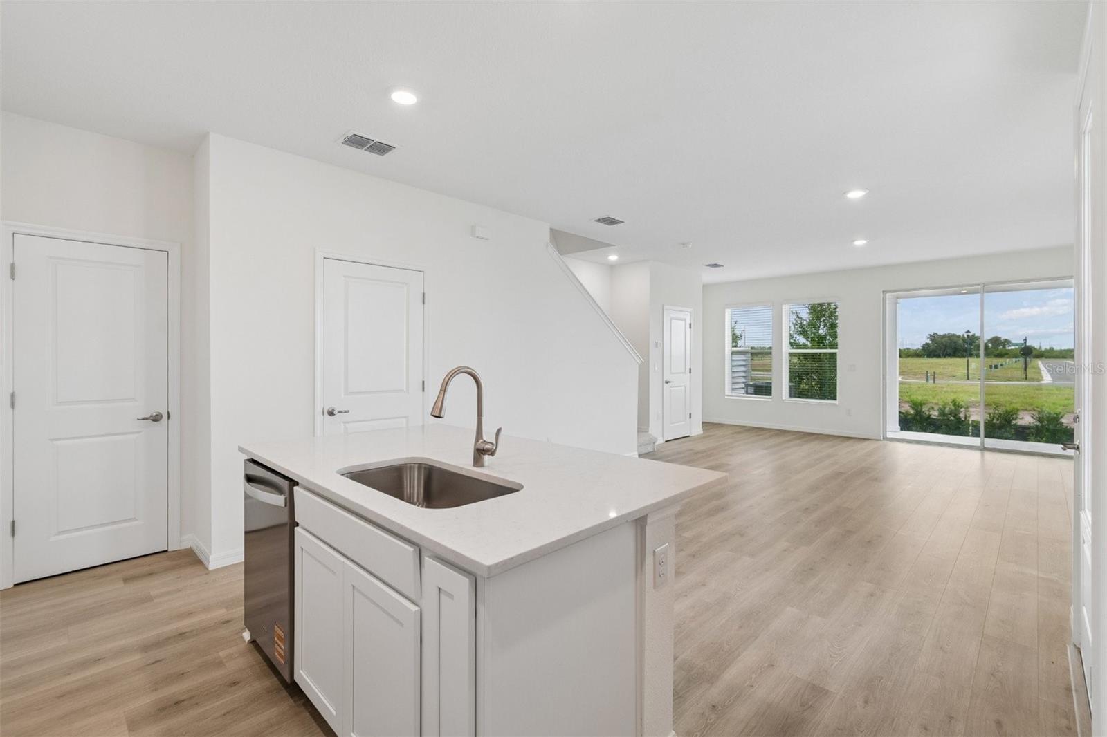 6341 JENSEN VIEW AVE — photo 8