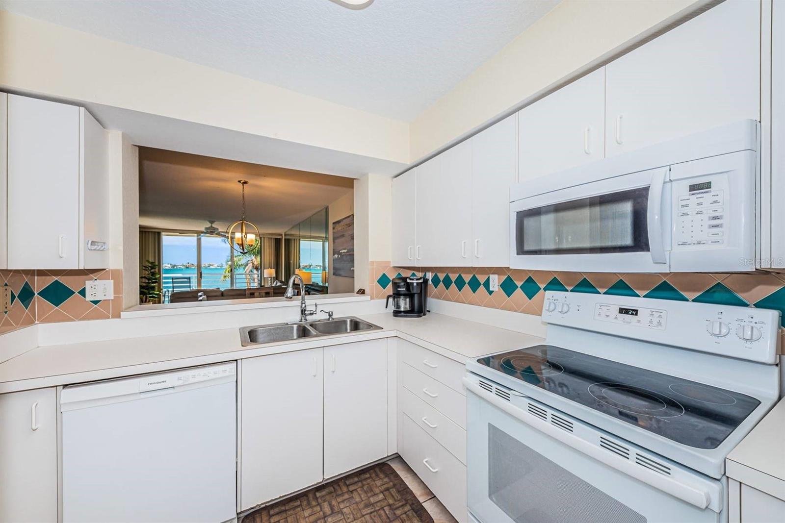 6105 BAHIA DEL MAR CIR #382 — photo 4