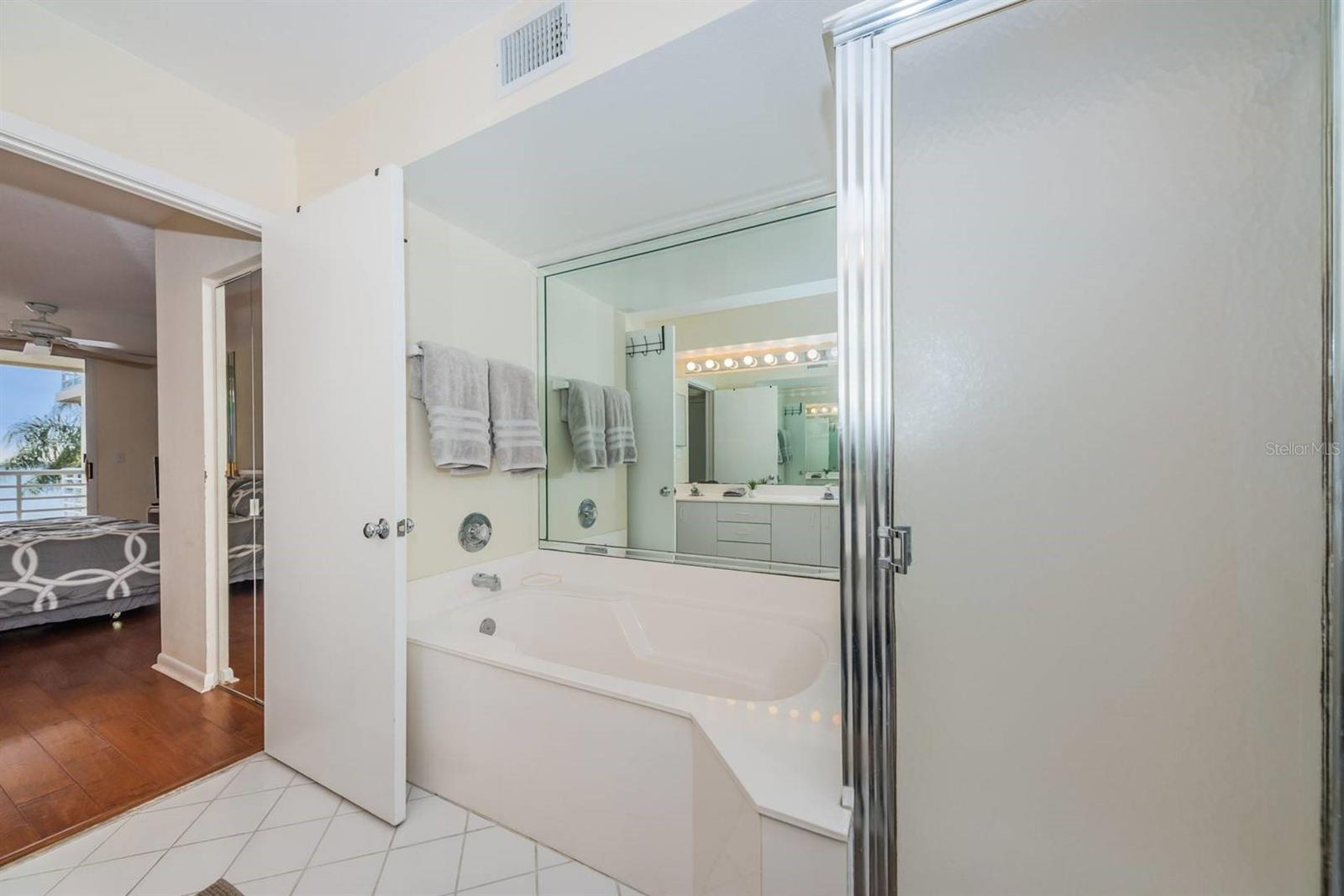 6105 BAHIA DEL MAR CIR #382 — photo 17