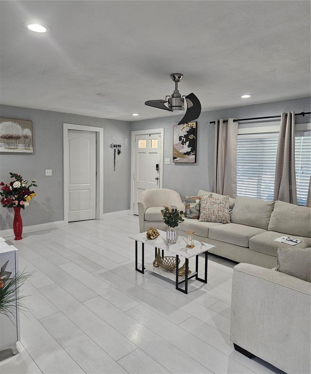 9306 FOREST HILLS DR — photo 3