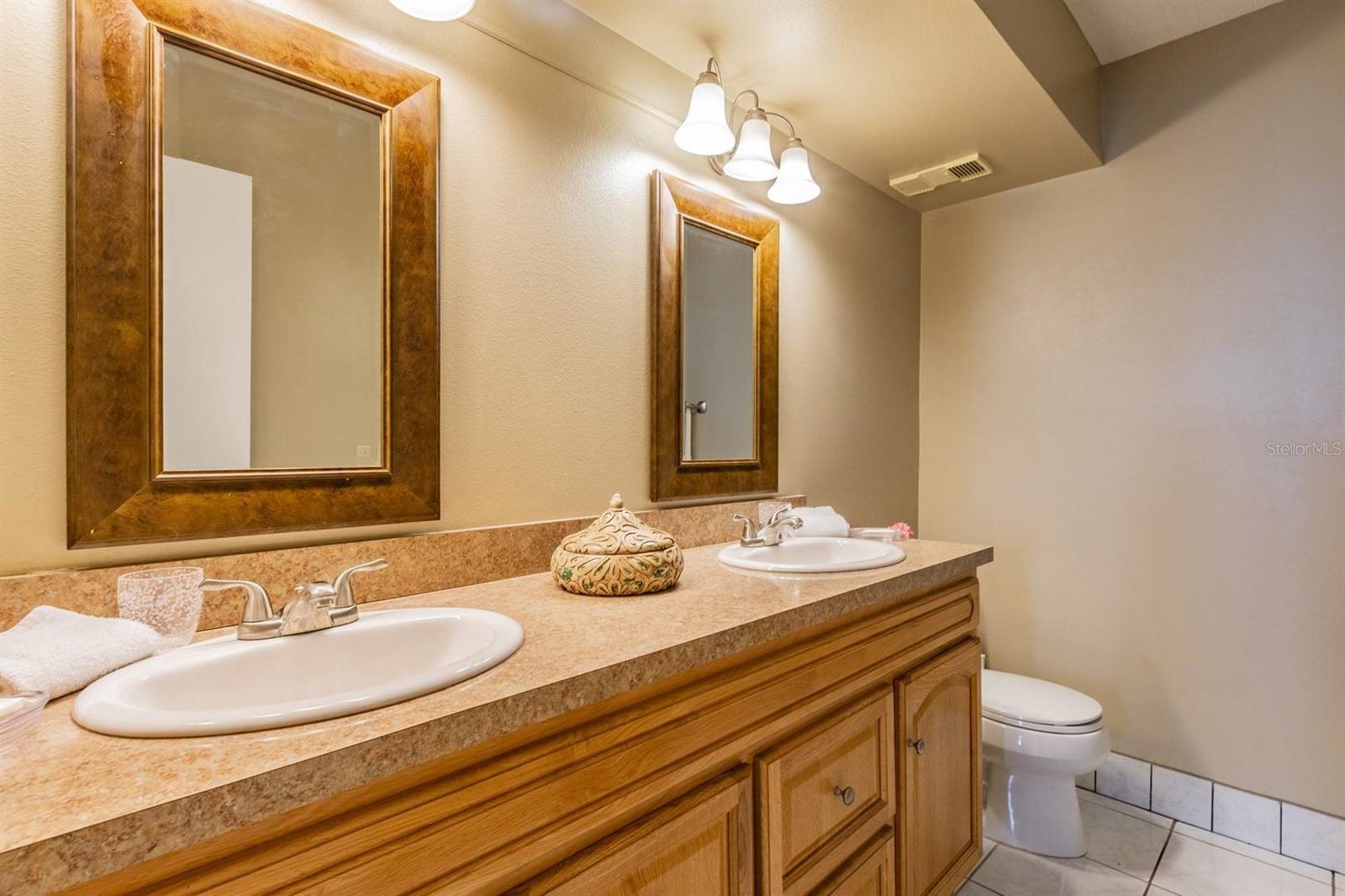 5701 BAHIA DEL MAR CIR #403 — photo 18
