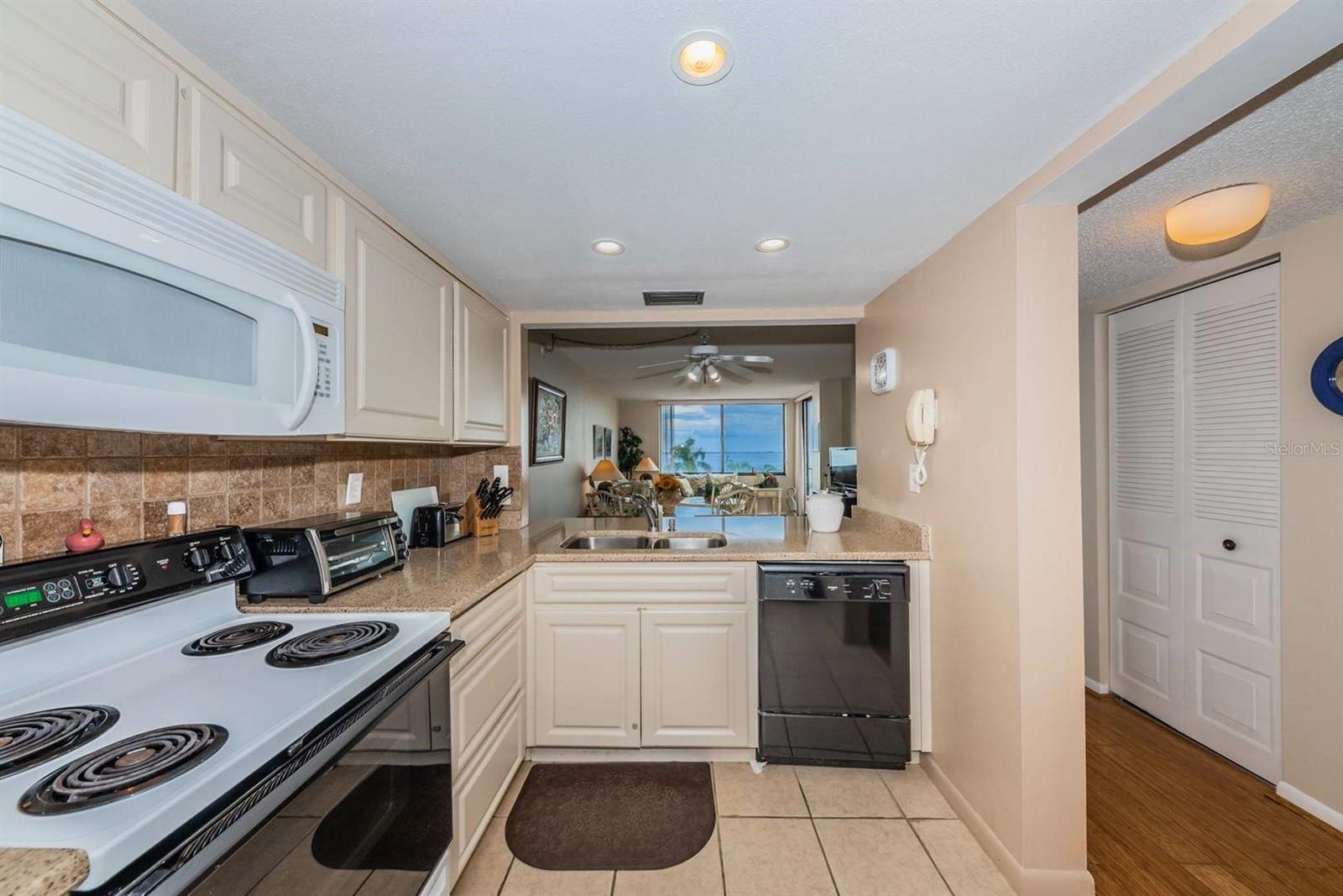 6218 PALMA DEL MAR BLVD S #401 — photo 2