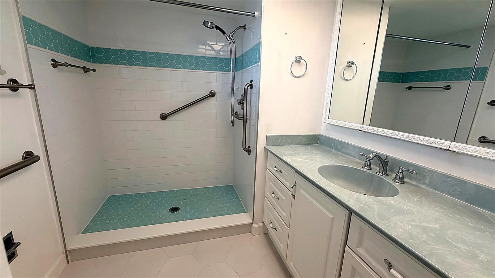5130 BRITTANY DR S #807 — photo 11