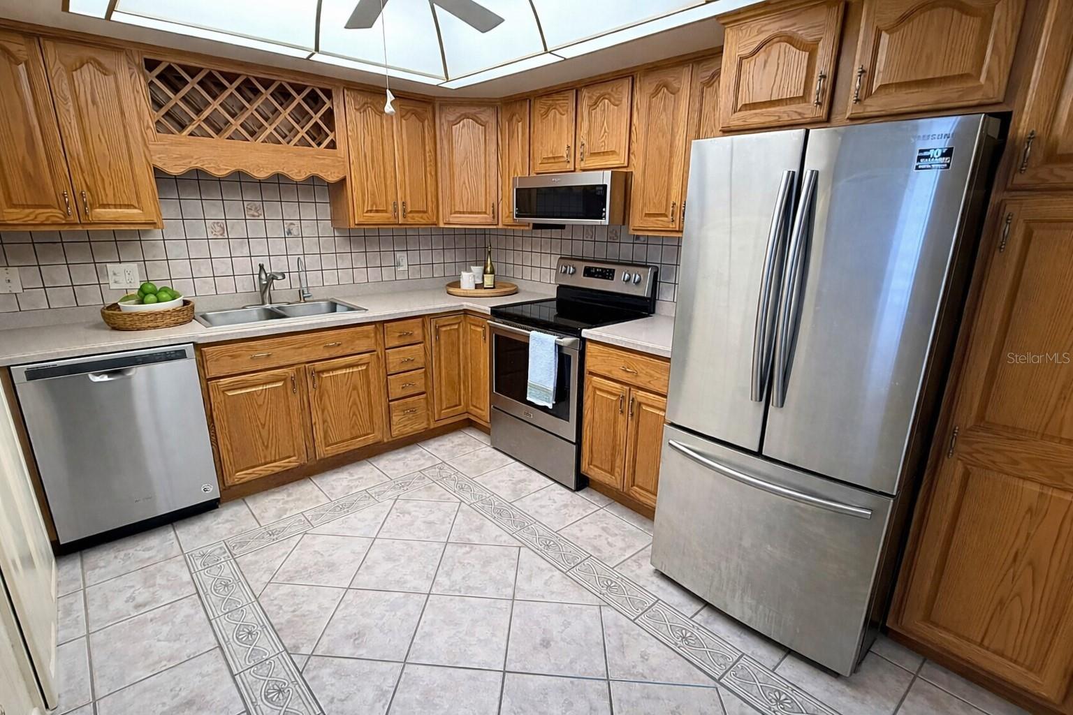 5130 BRITTANY DR S #807 — photo 8