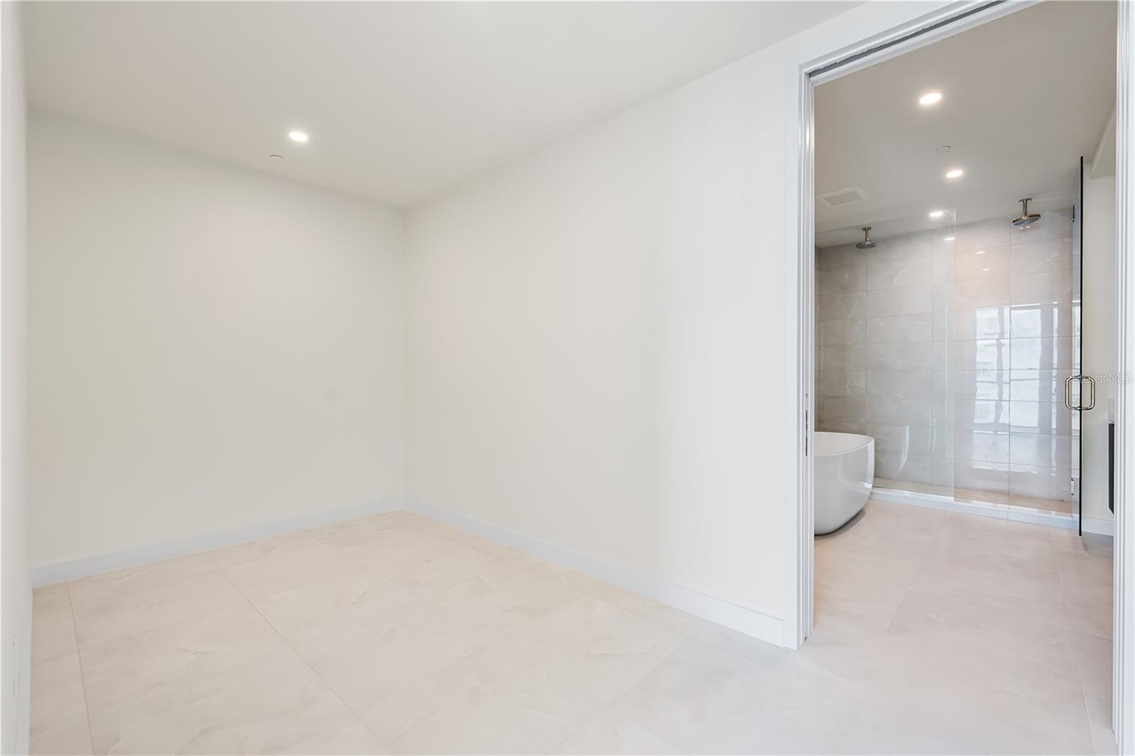 111 GOLDEN GATE #403 — photo 17