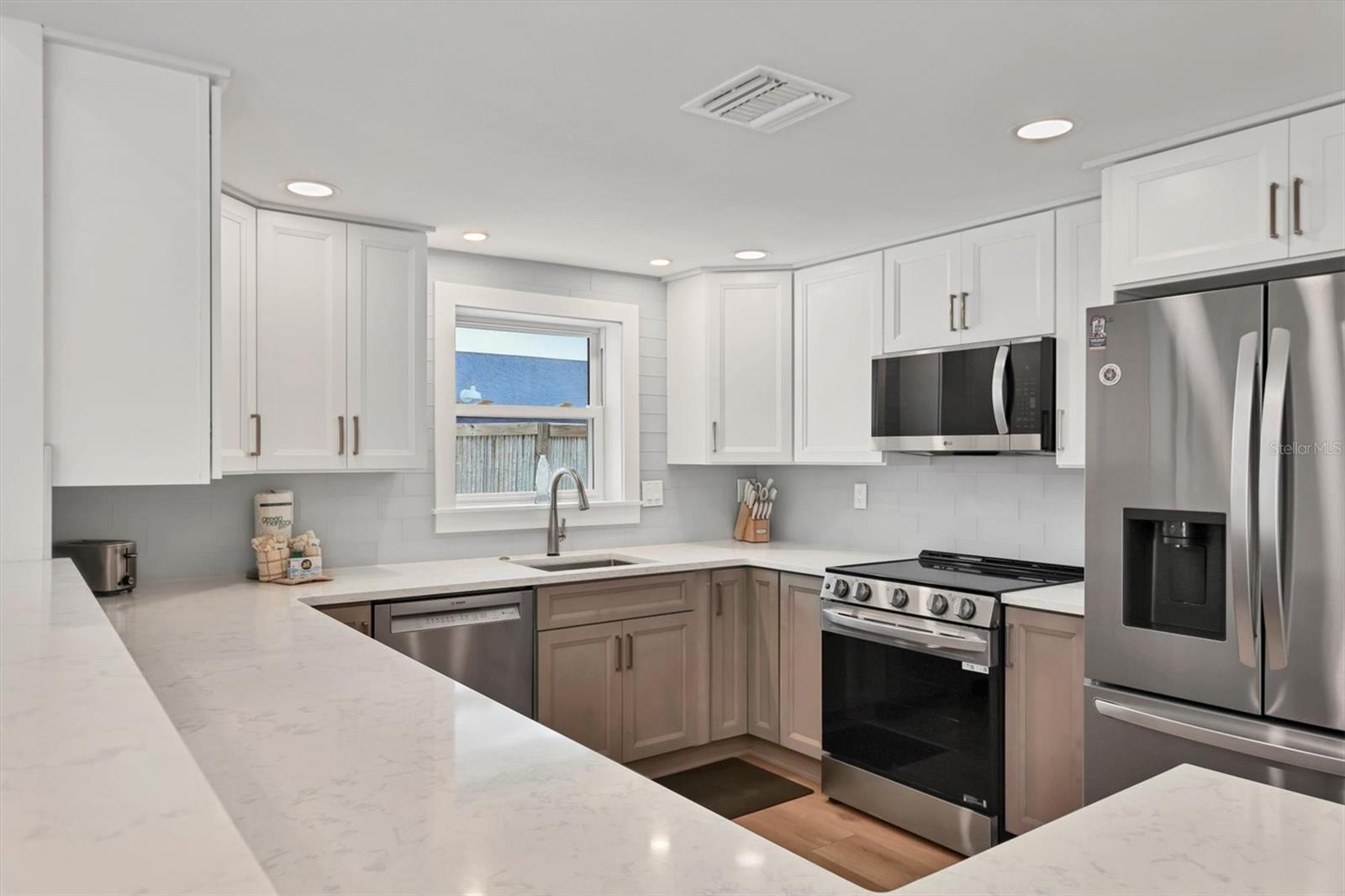 270 GLADIOLUS ST — photo 21