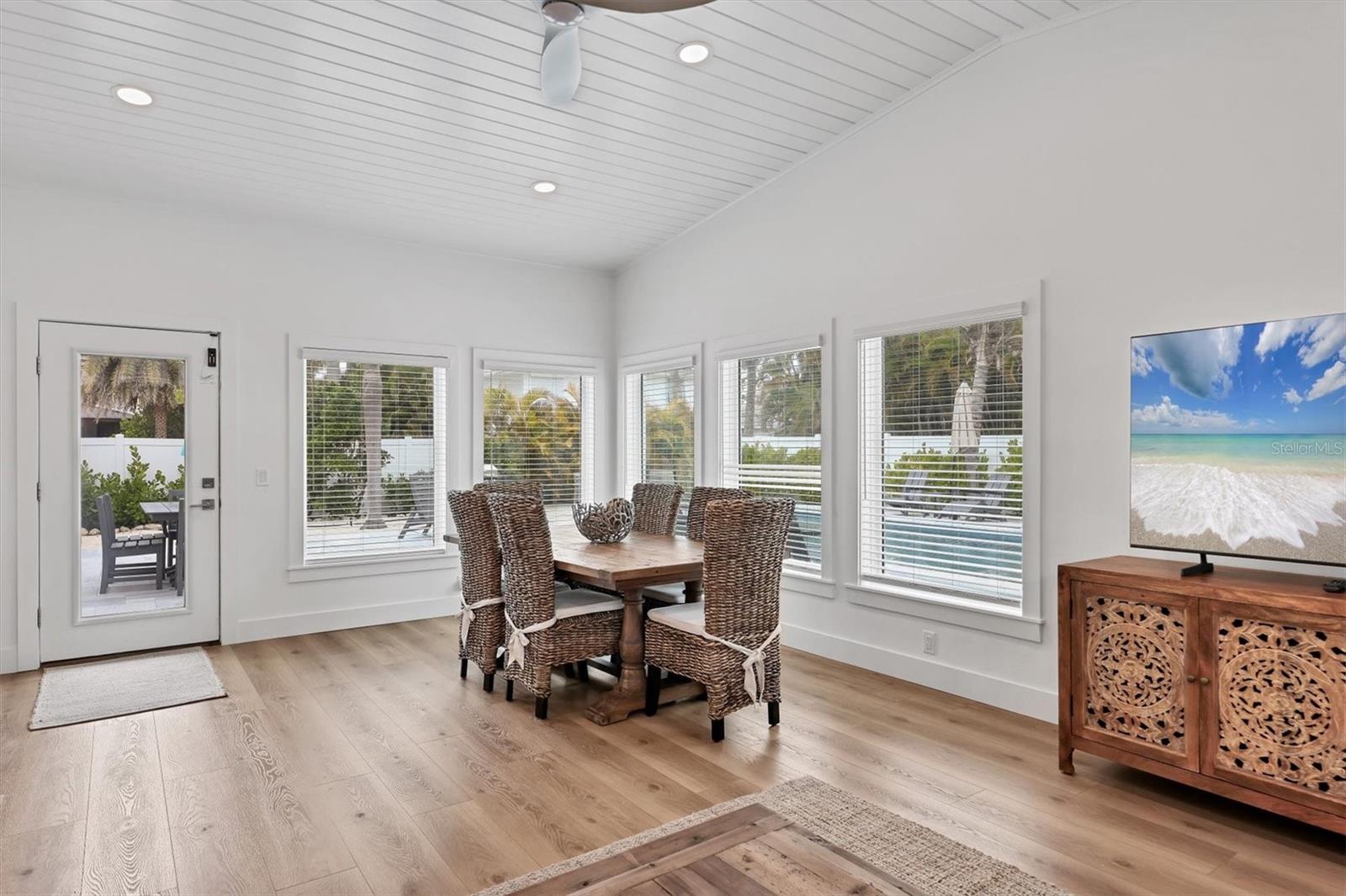 270 GLADIOLUS ST — photo 18