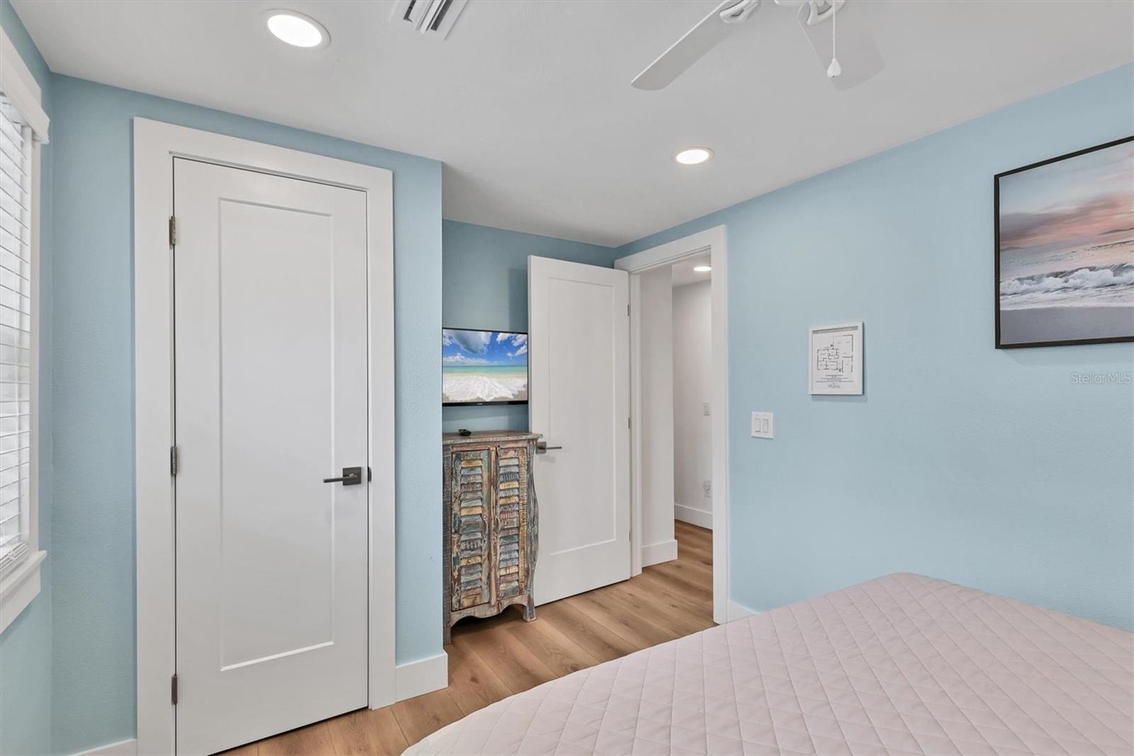 270 GLADIOLUS ST — photo 35