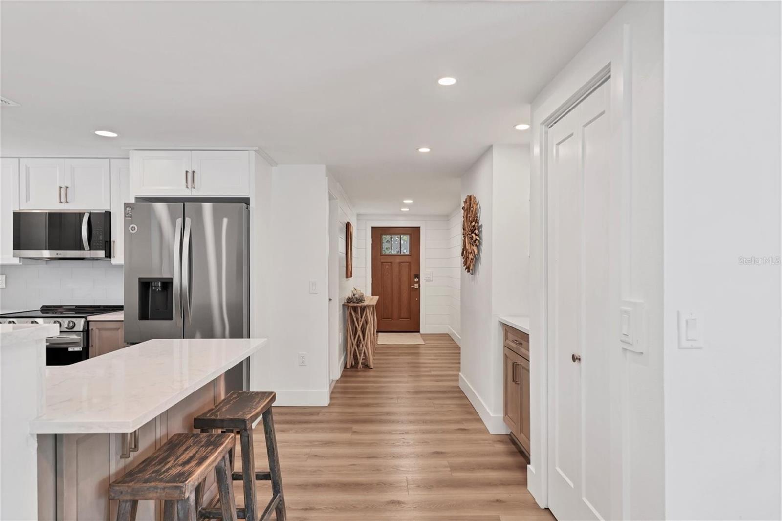 270 GLADIOLUS ST — photo 8