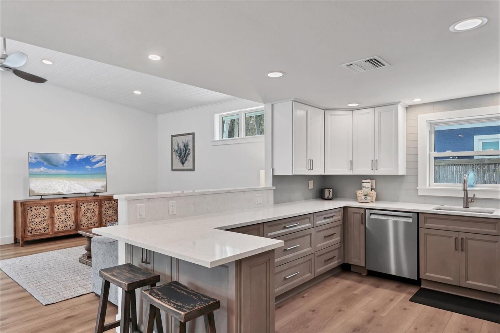 270 GLADIOLUS ST — photo 22