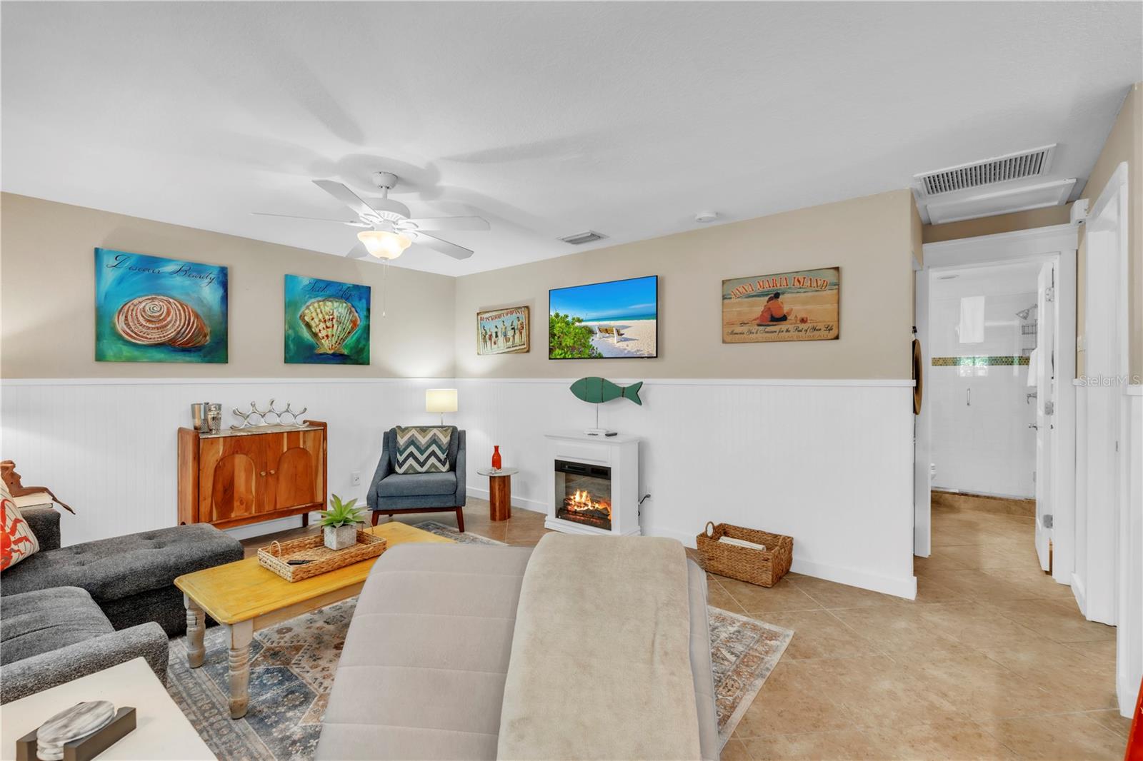 205 PEACOCK LN #A — photo 6