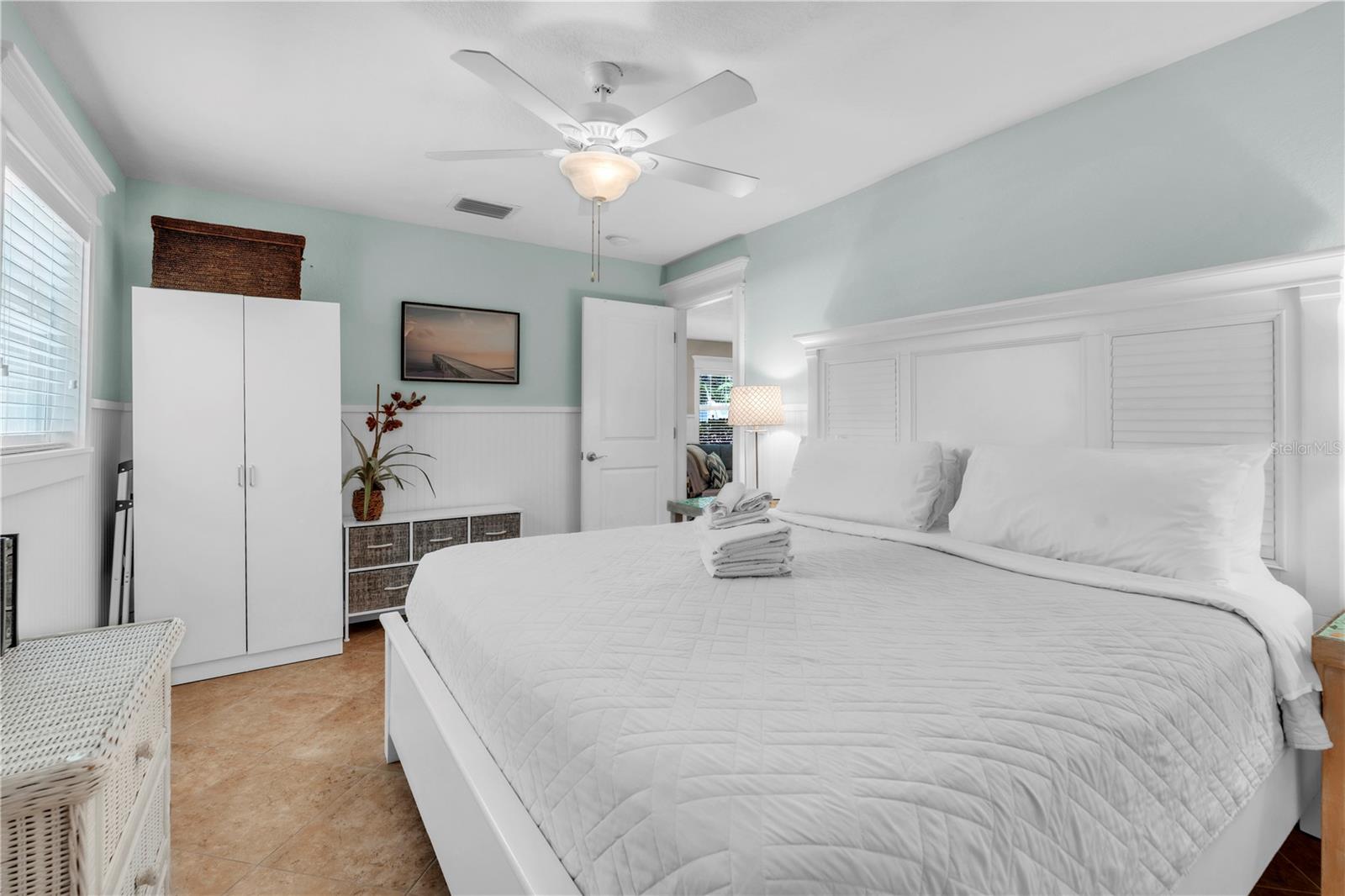 205 PEACOCK LN #A — photo 13