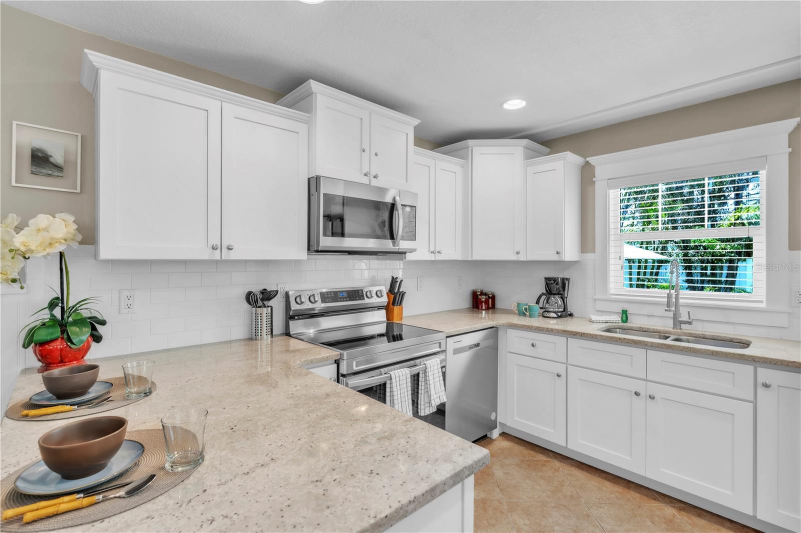 205 PEACOCK LN #A — photo 9