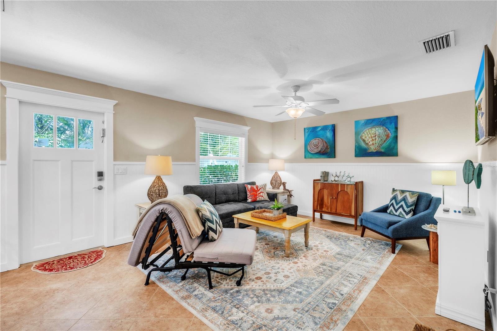 205 PEACOCK LN #A — photo 4