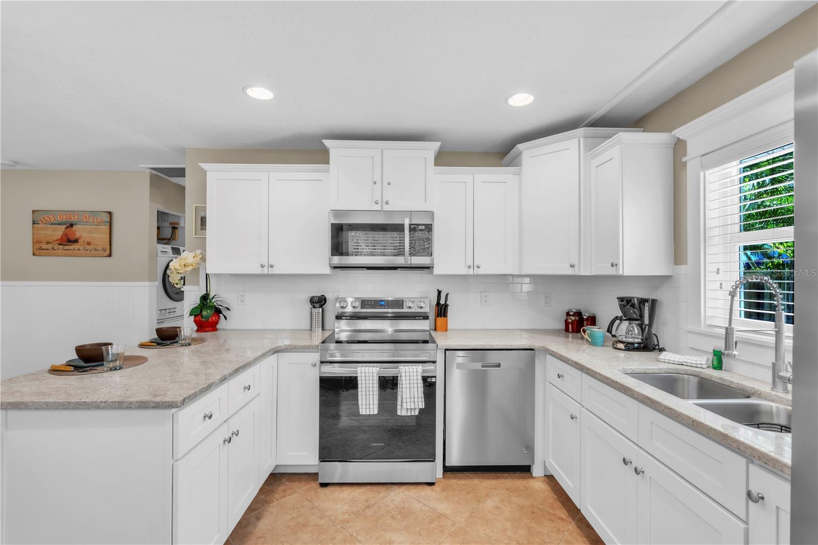 205 PEACOCK LN #A — photo 11