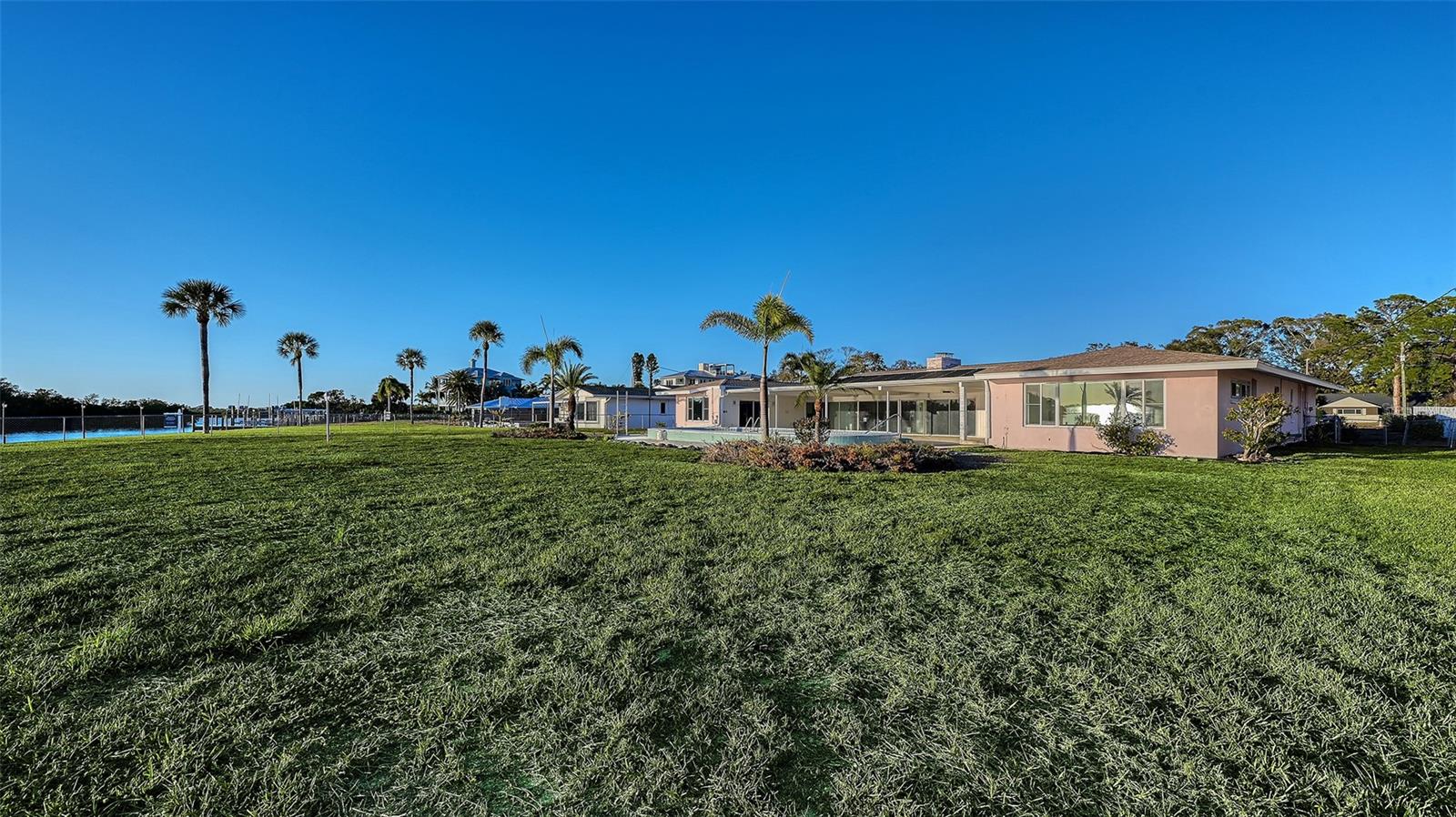 7322 WESTMORELAND DR — photo 30