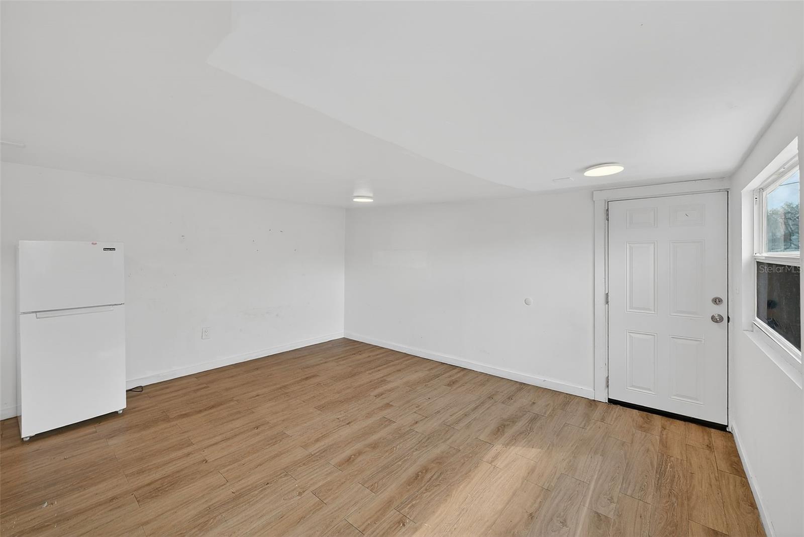 3946 OMEGA CIR — photo 34