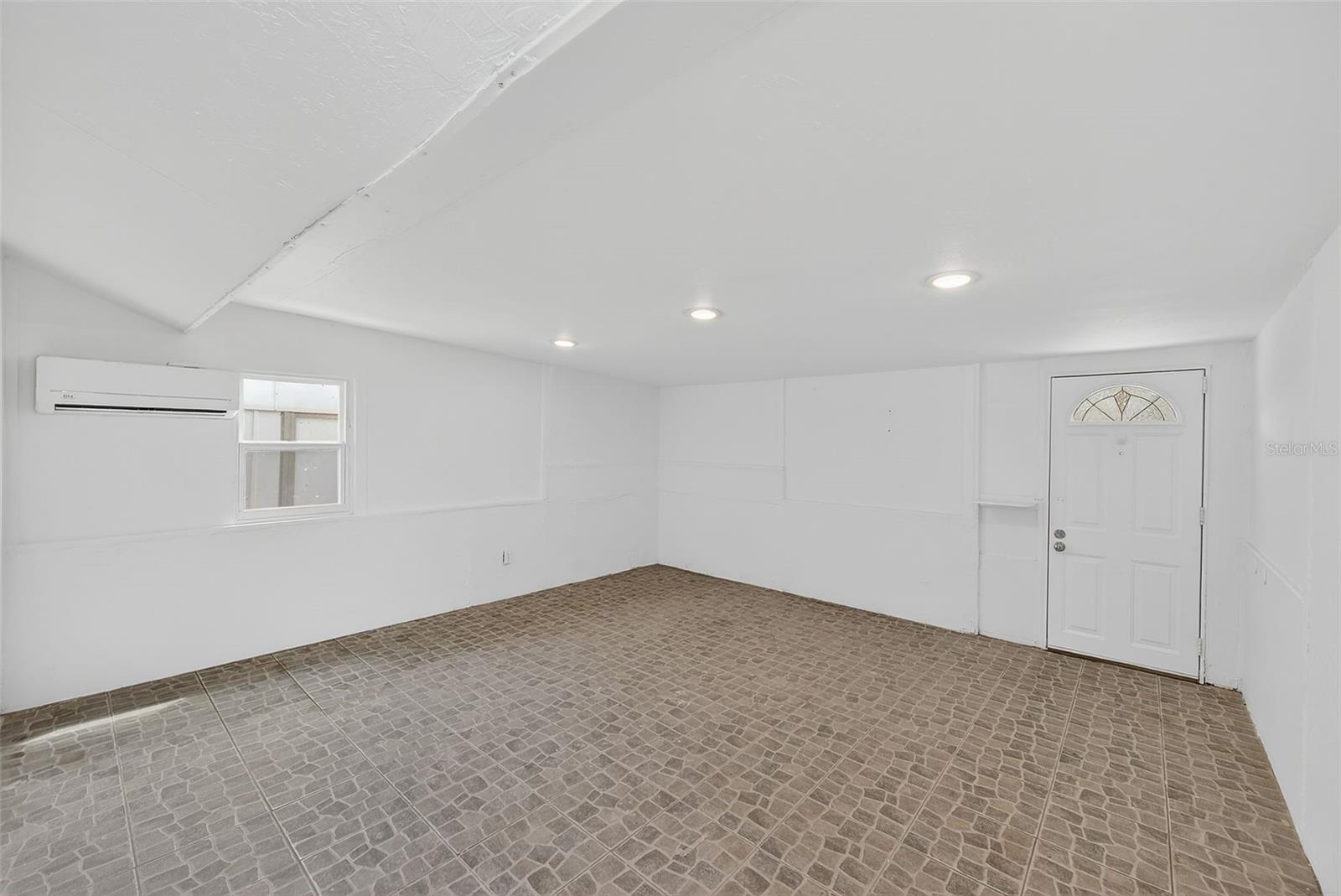 3946 OMEGA CIR — photo 32