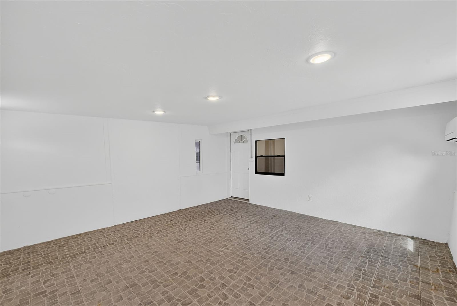 3946 OMEGA CIR — photo 33