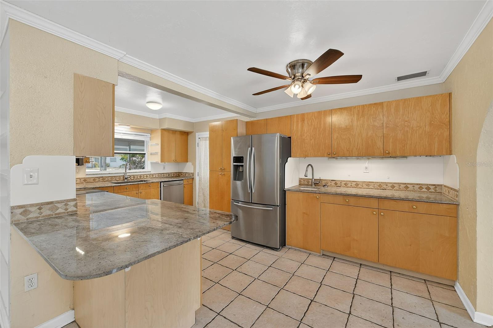 3946 OMEGA CIR — photo 8