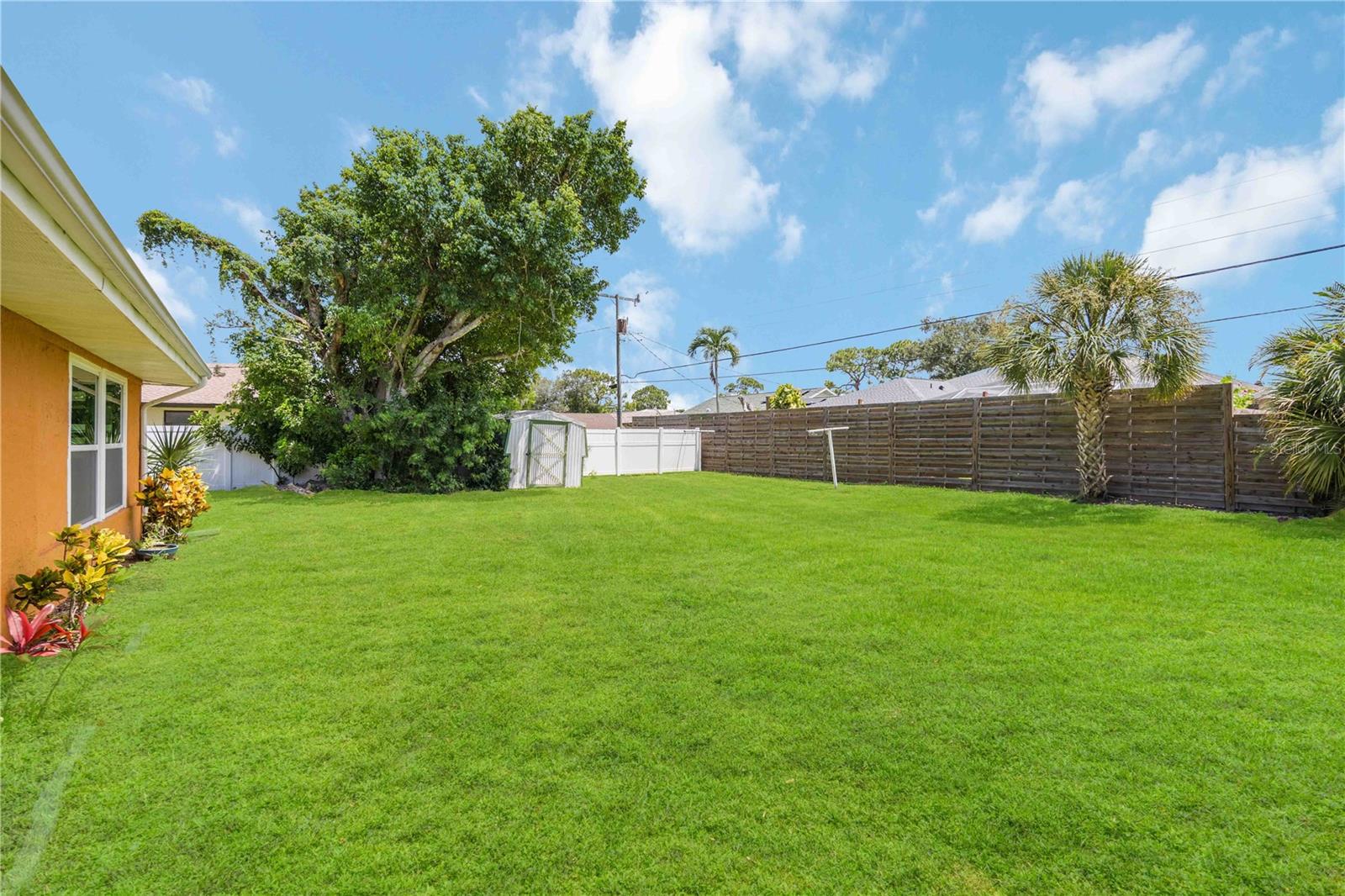 3035 SHAMROCK DR — photo 42