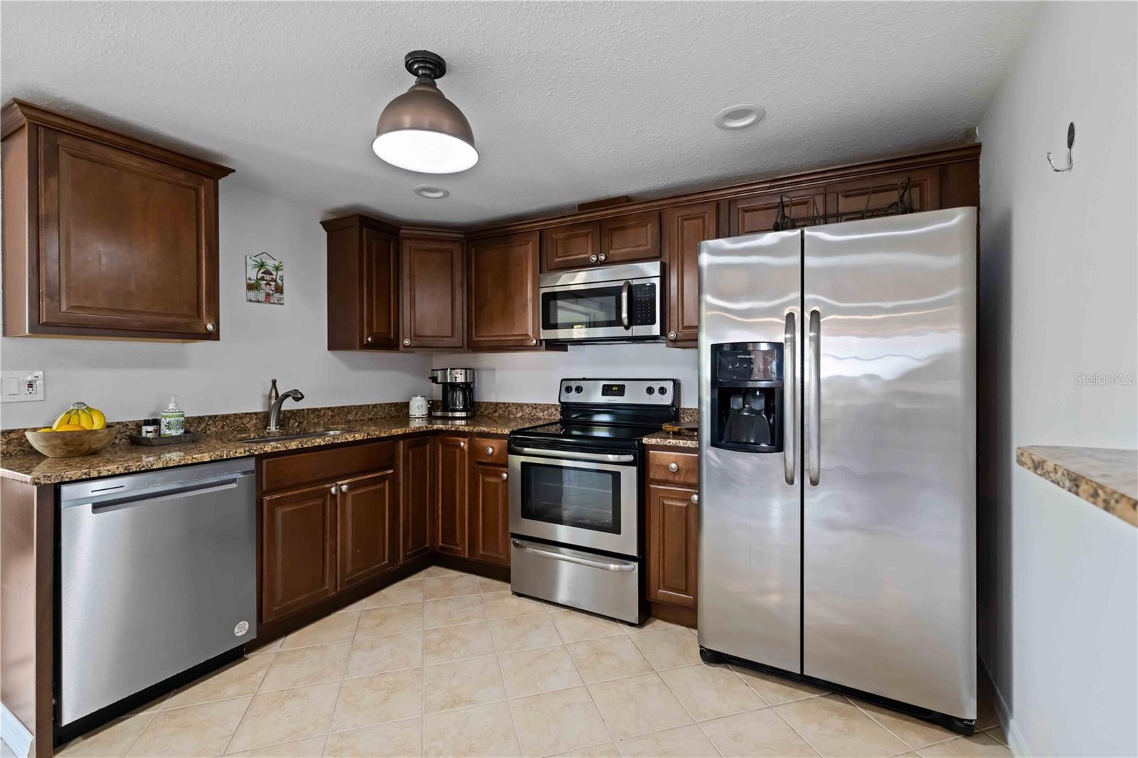 3035 SHAMROCK DR — photo 15