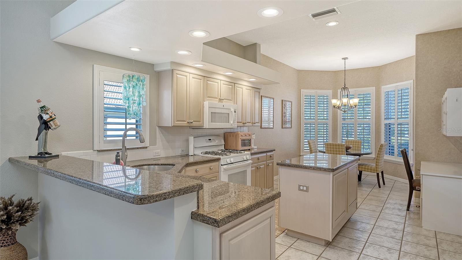 5811 WHITE OAK BAYOU CT — photo 8