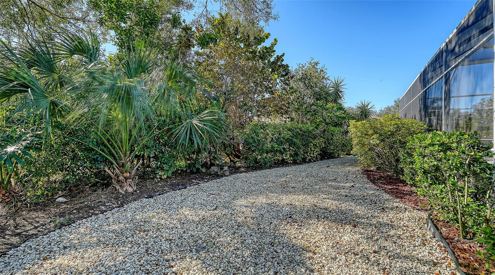 5811 WHITE OAK BAYOU CT — photo 41