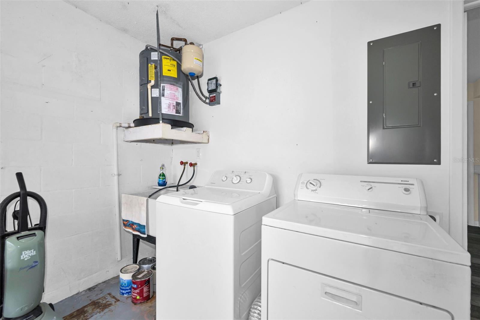 8315 BURGUNDY DR N #8315 — photo 21