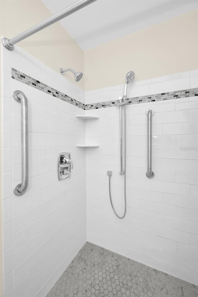 8315 BURGUNDY DR N #8315 — photo 19