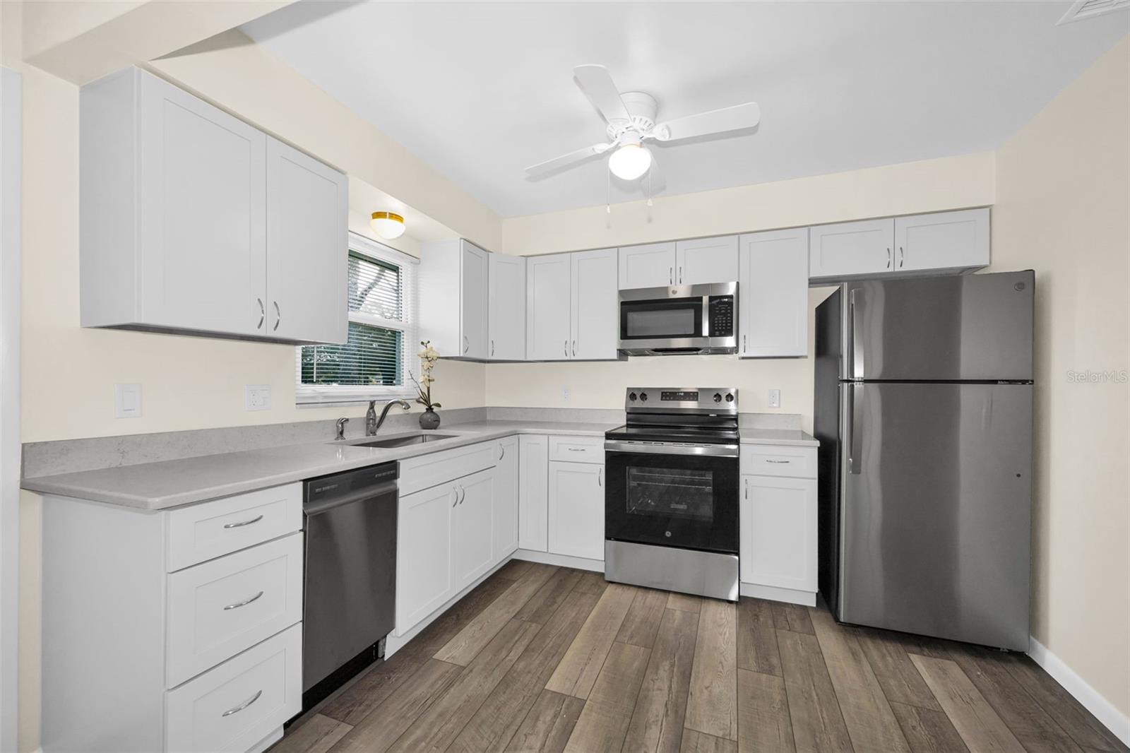 8315 BURGUNDY DR N #8315 — photo 11